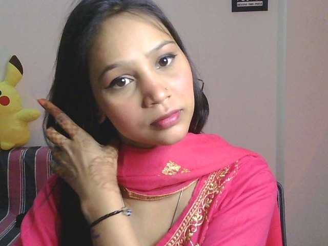 Yashika live cam on BongaCams