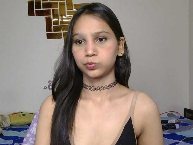 Yashika live cam on BongaCams