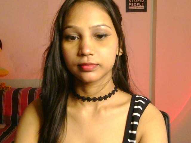 Yashika live cam on BongaCams