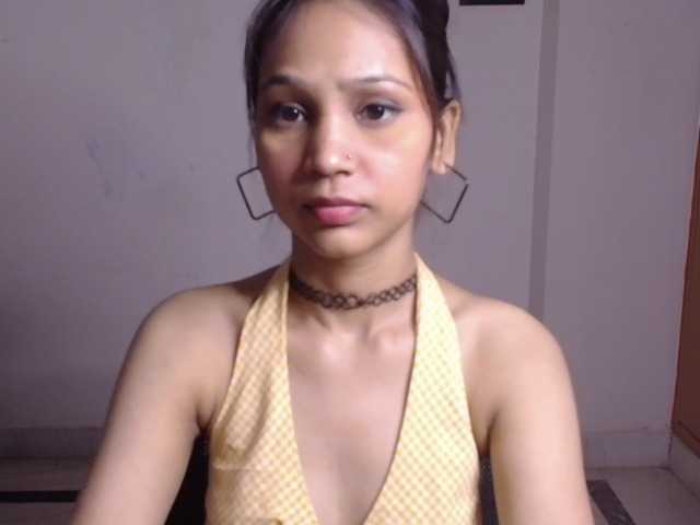 Yashika live cam on BongaCams