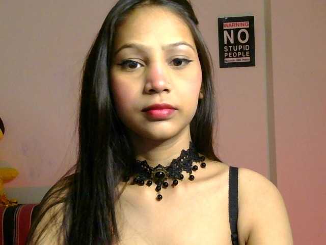 Yashika live cam on BongaCams