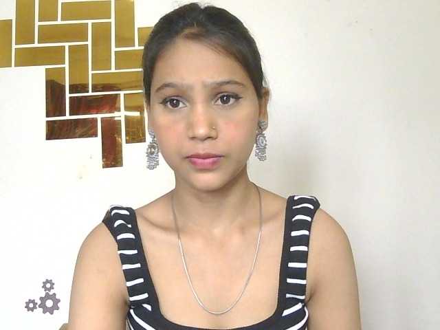 Yashika live cam on BongaCams