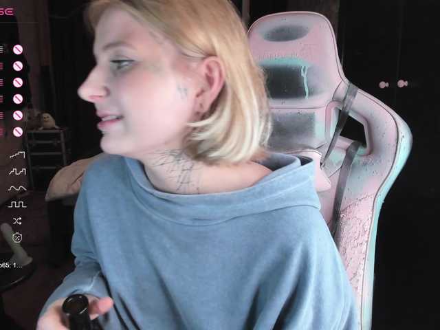 Goth-bimbo
