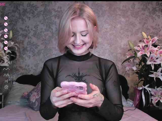 goth-bimbo webcam