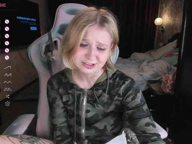 goth-bimbo webcam