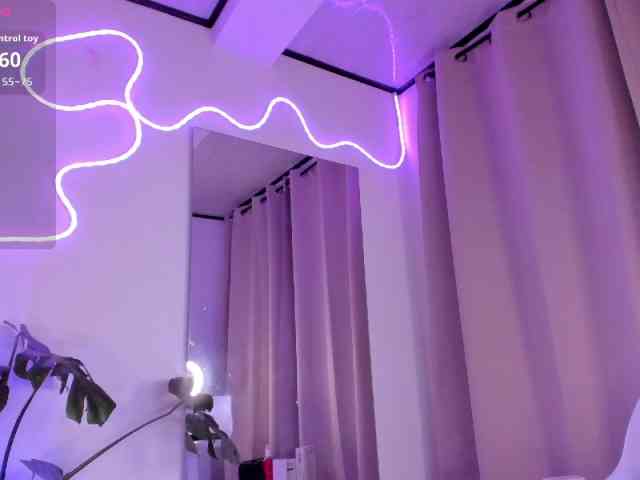 allison-alahia Sex Cam Show