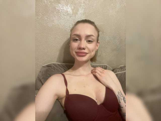Linaaa's BongaCams show and profile