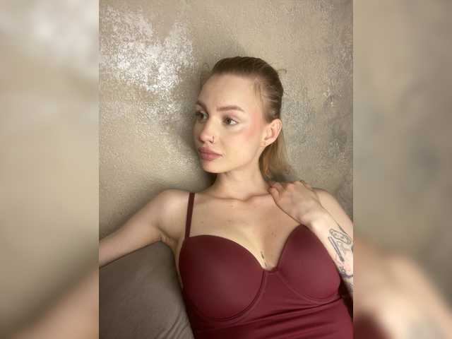 Linaaa's BongaCams show and profile
