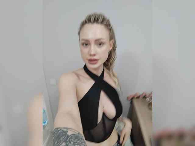 RealLinaaa webcam