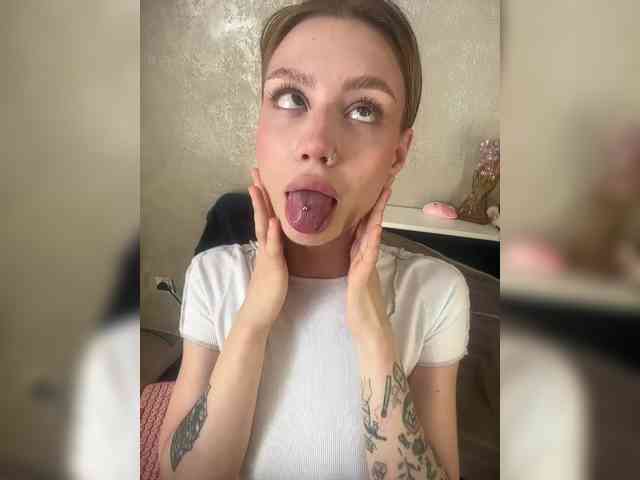 RealLinaaa webcam