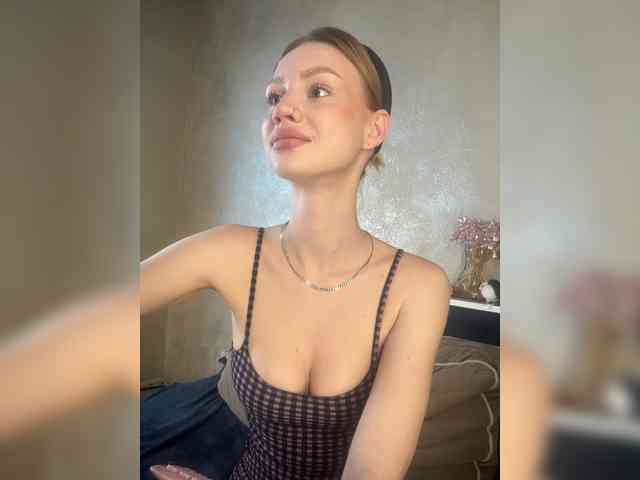 RealLinaaa webcam