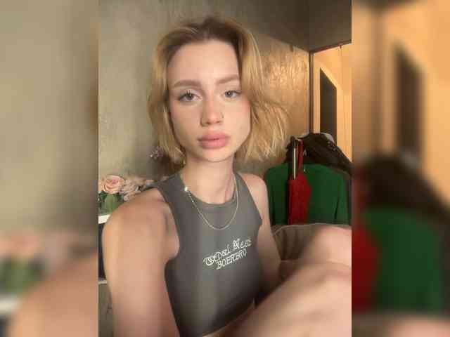 RealLinaaa webcam