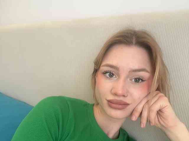 RealLinaaa webcam