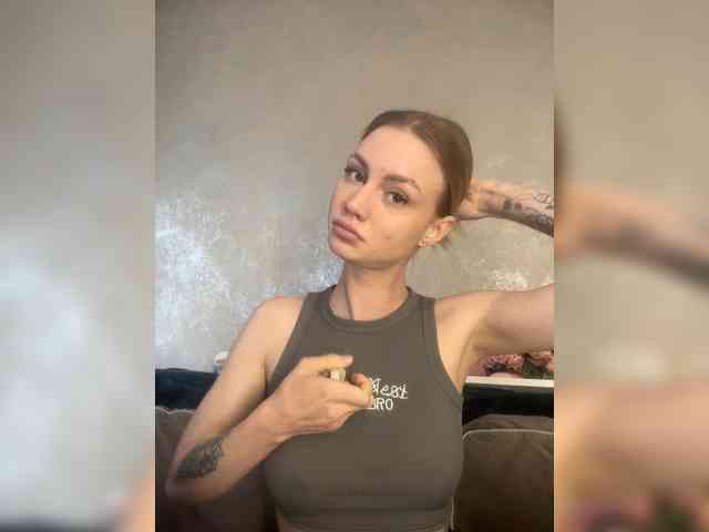 RealLinaaa webcam