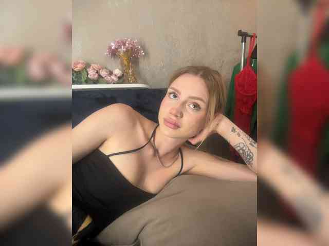 RealLinaaa webcam
