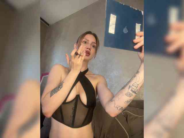RealLinaaa webcam