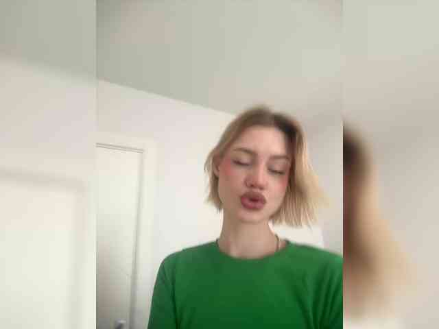 RealLinaaa webcam
