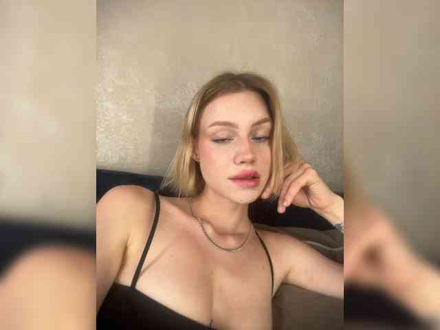 RealLinaaa webcam
