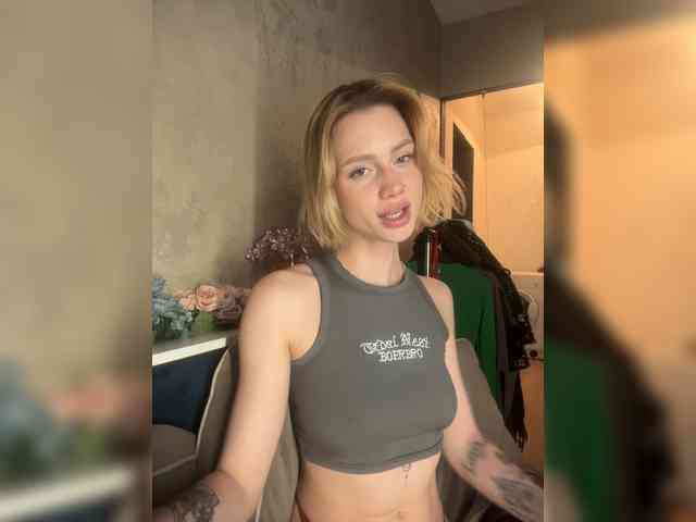 RealLinaaa webcam