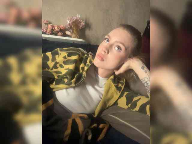 RealLinaaa webcam