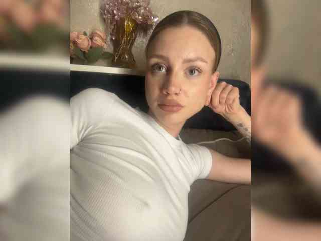 RealLinaaa webcam