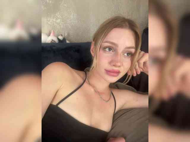 RealLinaaa webcam