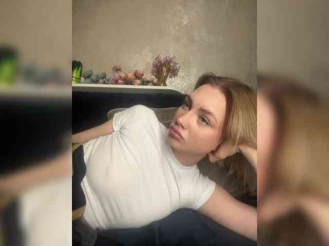 RealLinaaa webcam