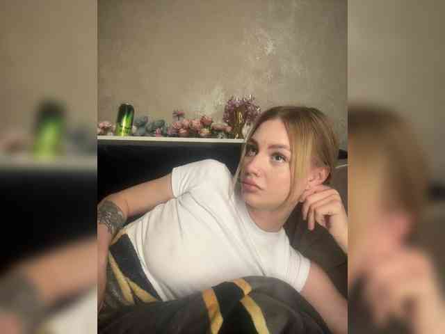 RealLinaaa webcam