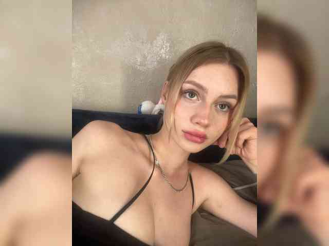 RealLinaaa webcam