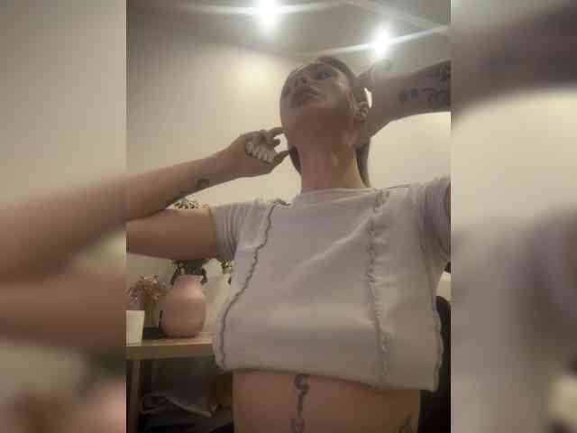 RealLinaaa webcam