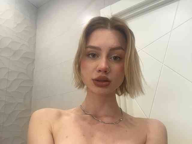 RealLinaaa webcam