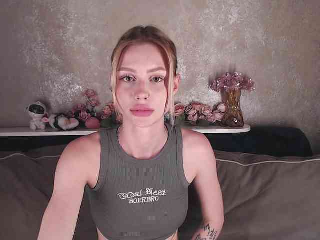 RealLinaaa webcam