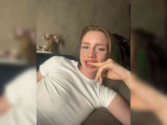 RealLinaaa webcam