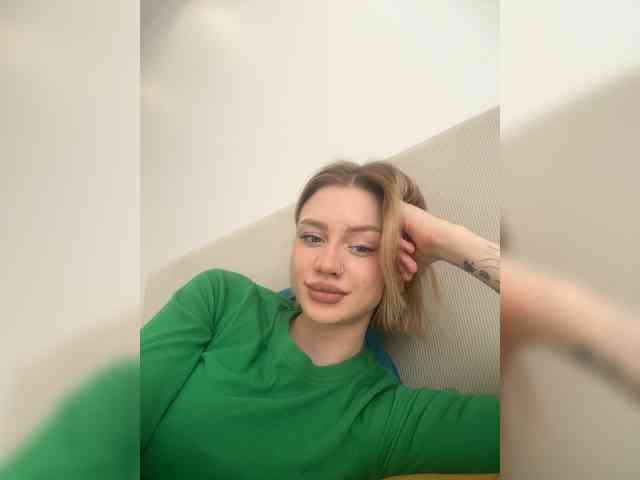 RealLinaaa webcam