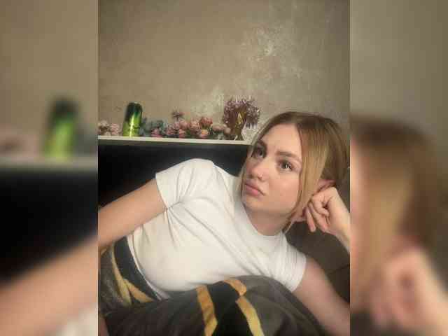 RealLinaaa webcam