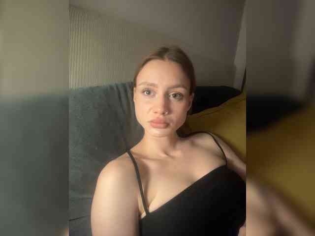 RealLinaaa webcam
