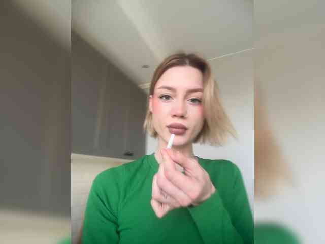 RealLinaaa webcam