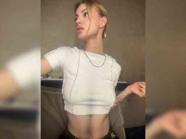 RealLinaaa webcam