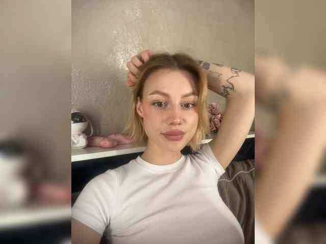 RealLinaaa webcam