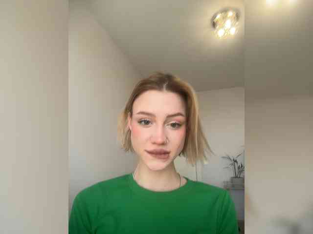 RealLinaaa webcam