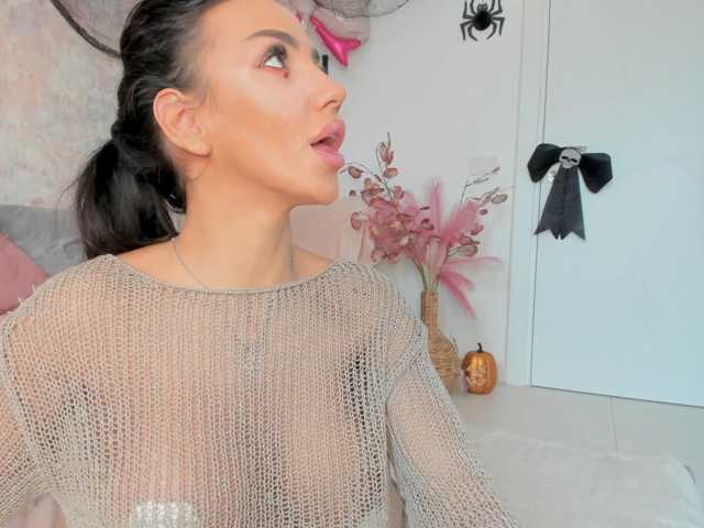 Erikabeee1 live cam