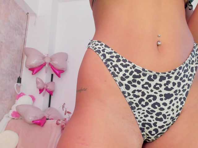 Erikabeee1 live cam on BongaCams