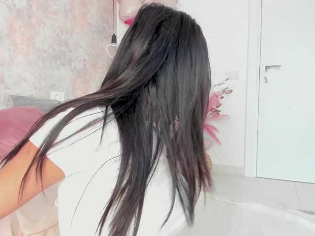 Erikabeee1 live cam on BongaCams