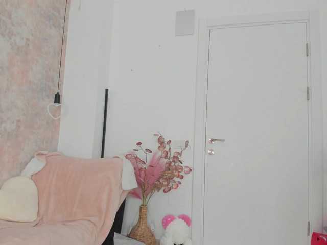 Erikabeee1 live cam on BongaCams