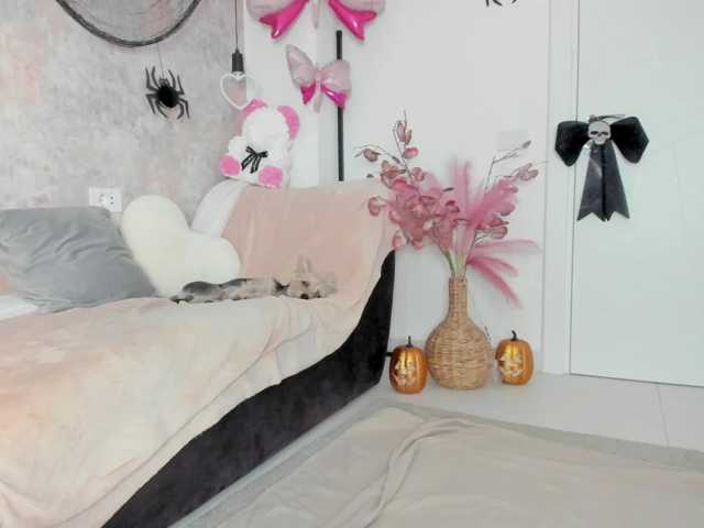 Erikabeee1 live cam on BongaCams