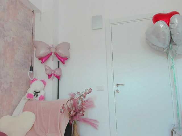 Erikabeee1 live cam on BongaCams