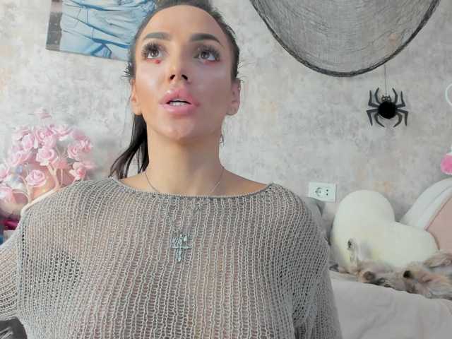 Erikabeee1 live cam on BongaCams