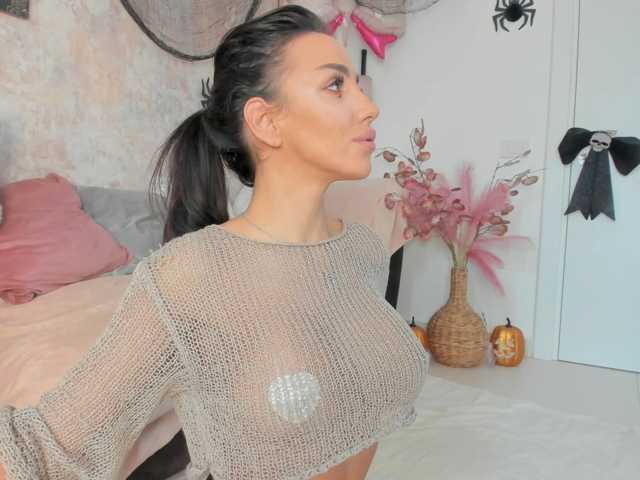 Erikabeee1 live cam on BongaCams