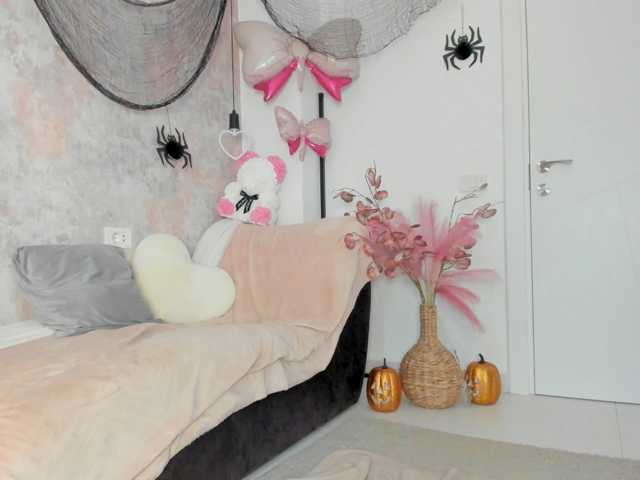 Erikabeee1 live cam on BongaCams