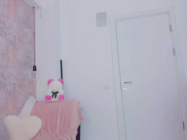 Erikabeee1 live cam on BongaCams